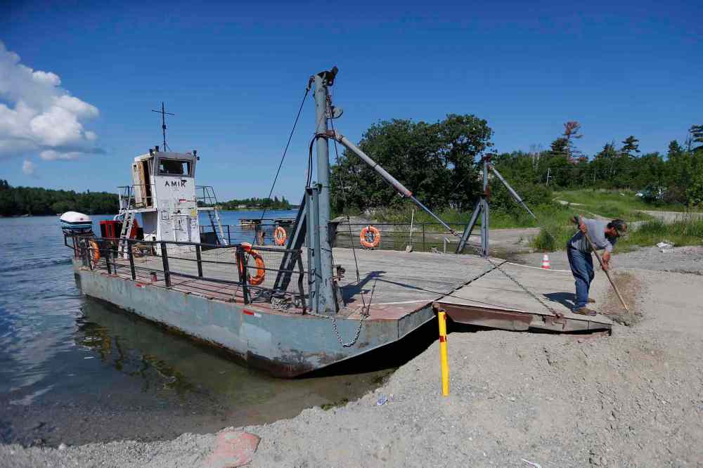 John Woods / The Canadian Press Files
The Shoal Lake ferry is the only means of travelling back and forth from the First Nation in non-winter months.