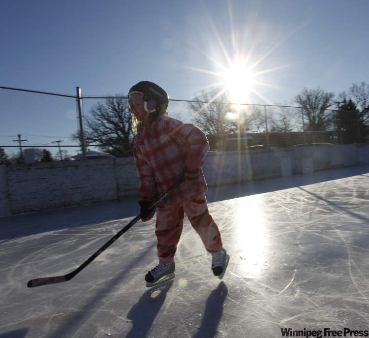 TREVOR HAGAN / WINNIPEG FREE PRESS
McKenzie Gaborieau enjoys time with Papa.