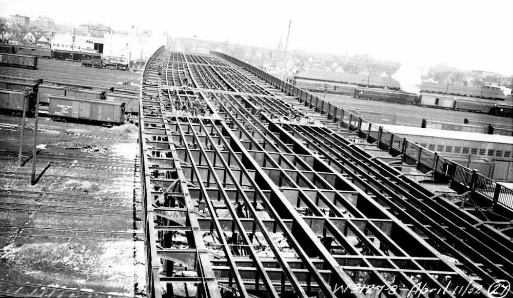 Mark Perry collection
Salter Street Bridge construction, circa 1932.