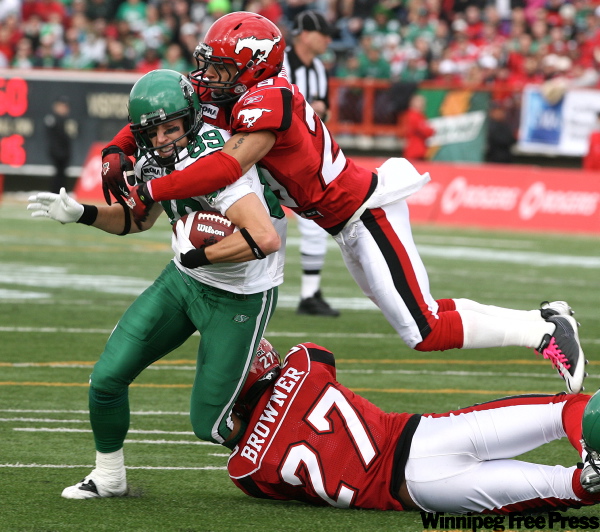 DEAN BICKNELL / CANWEST NEWS SERVICE ARCHIVES
Roughriders’ Chris Getzlaf (89) is tackled by Stampeders John Eubanks and Brandon Browner last Sunday. The game ended in a tie, but the clubs clash again this season.