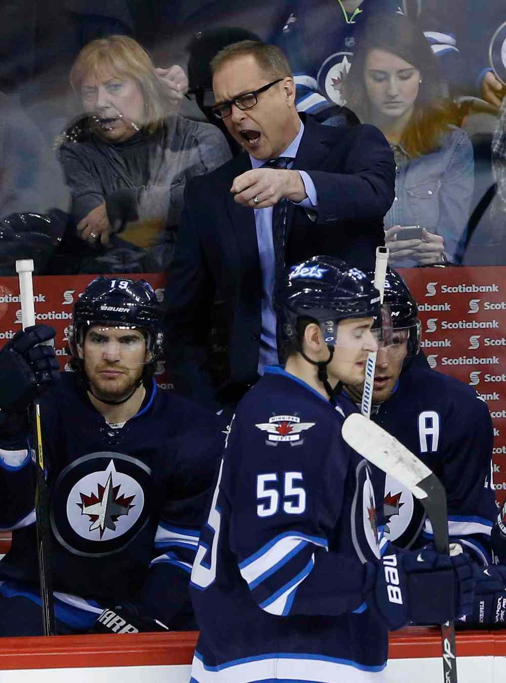 John Woods / The Canadian Press
Winnipeg Jets head coach Paul Maurice motivates his players during the first period against the Dallas Stars in Winnipeg on Saturday. The team lost to the Dallas Stars.