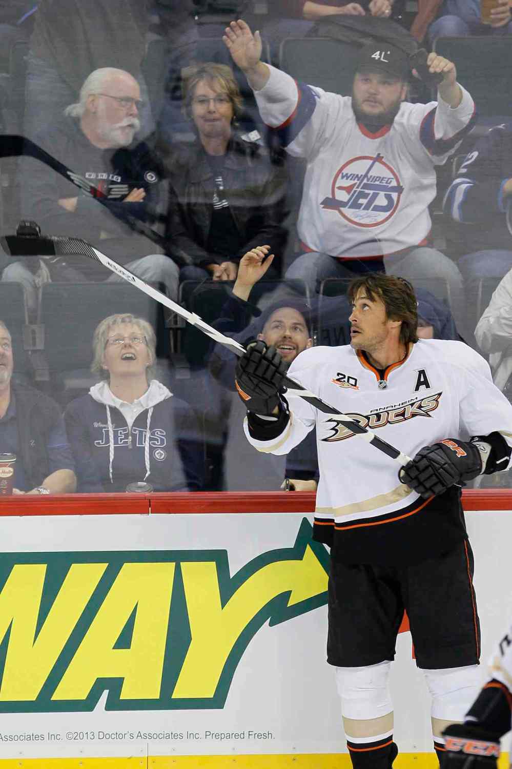 JOHN WOODS / WINNIPEG FREE PRESS
Anaheim Ducks' Teemu Selanne tosses a puck to fans during the pre-game skate of their NHL game against the Winnipeg Jets at the MTS Centre Sunday.