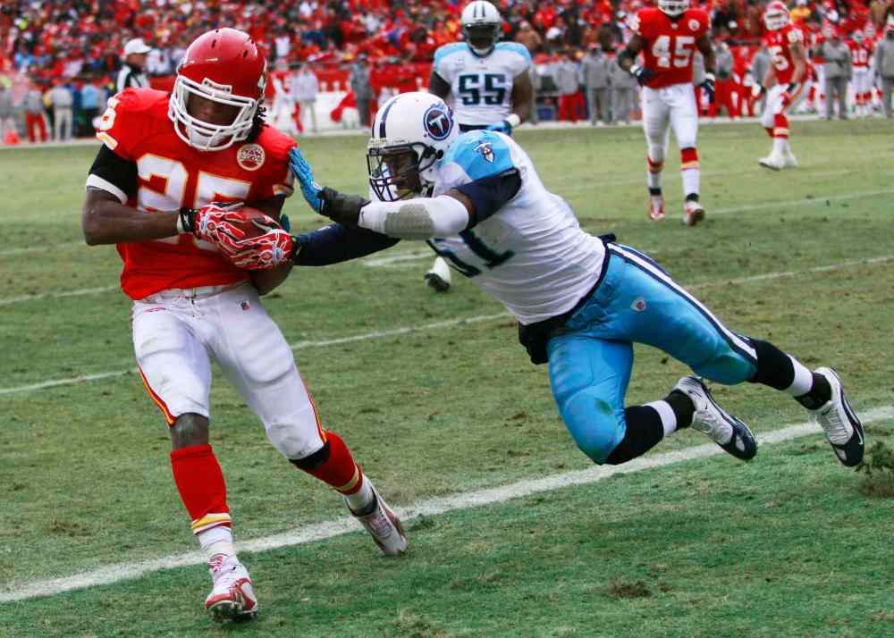 Orlin Wagner / The ASsociated Press
Gerald McRath (right, seen in a 2010 game) might be the most-intriguing of the Bombers' new additions. He played in 40 games for the Tennessee Titans through 2010-11 and spent last year on their injured list.