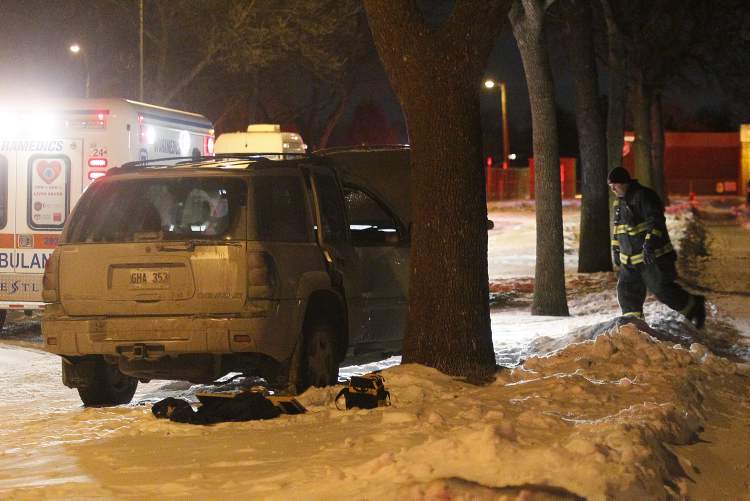 Several people hurt after vehicle hits tree – Winnipeg Free Press