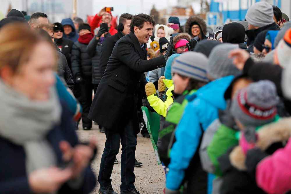 The entire town of Churchill came out to greet Prime Minister Justin Trudeau Thursday. (John Woods / Winnipeg Free Press)