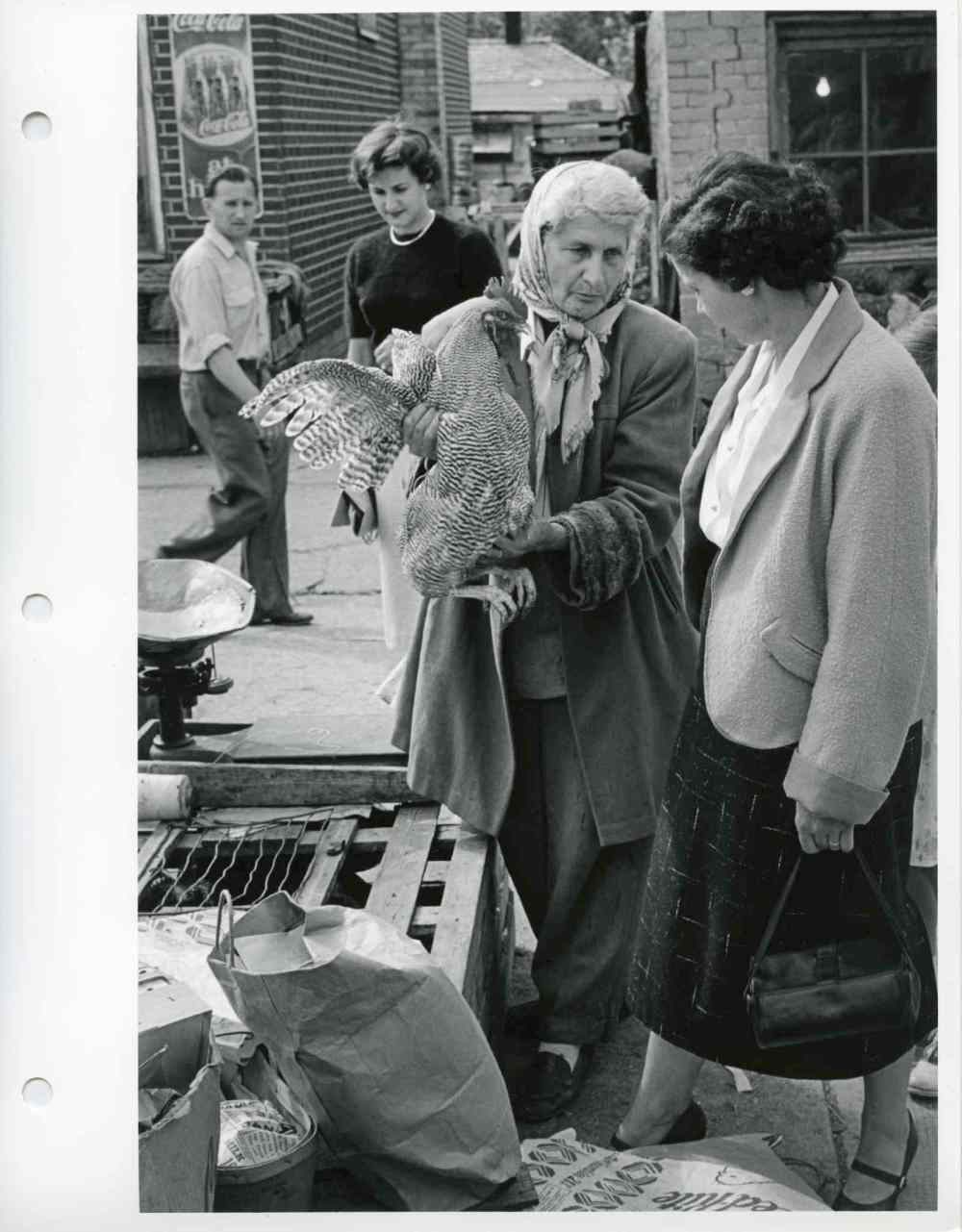 UMArchives_PC219_A05-100_029_0002_0002_0001
A scene from the Winnipeg street market at Main Street and Stella Avenue in the 1950s.