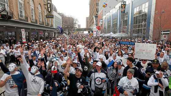 PHIL HOSSACK / WINNIPEG FREE PRESS FILESJets fans flood downtown Winnipe for the Street Party and playoff game between the Winnipeg Jets and Minnesota Wild, April 20.