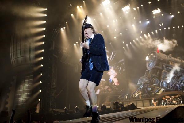 Watch replay of real-time blog from AC/DC concert – Winnipeg Free Press