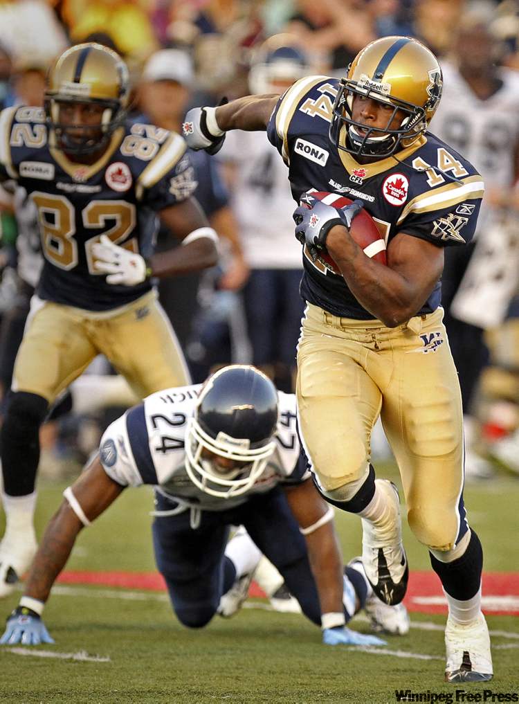MIKE.DEAL@FREEPRESS.MB.CA
Winnipeg Blue Bombers' Terence Jeffers-Harris gets past Toronto Argonauts' Evan McCollough in the third quarter.
