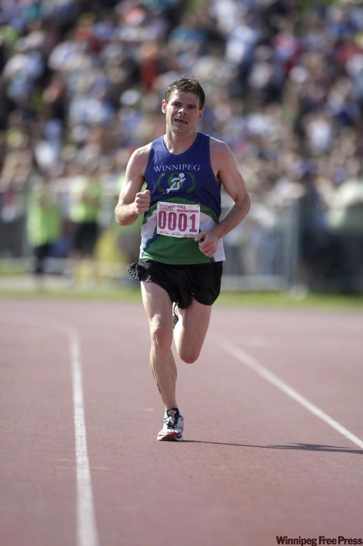 TREVOR HAGAN / WINNIPEG FREE PRESS
Michael Booth nears the finish line to win his fourth Manitoba Marathon.