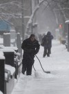 Wayne Glowacki / Winnipeg Free Press 
A snowy scene on Broadway as the snow continues to fall this morning.