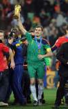 DANI OCHOA DE OLZA / THE ASSOCIATED PRESS
Spain goalkeeper Iker Casillas hoists the World Cup trophy.