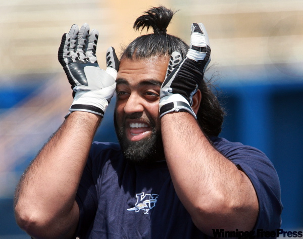KEN GIGLIOTTI / WINNIPEG FREE PRESS
Bombers’ 6-foot-3, 303-lb. offensive lineman Obby Khan sports a sumo-style topknot at Tuesday’s workout. The big guy and his fellow Hogs step into the ring tonight.