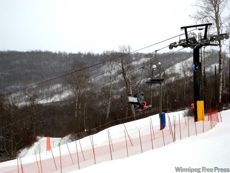 Graeme Nash for the Winnipeg Free Press
The quad chairlift at Asesssippi Ski Area.