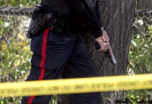 JOE BRYKSA/WINNIPEG FREE PRESS ARCHIVES
According to documents obtained through a freedom of information request, Winnipeg police officers have fired their weapons 33 times between 2000 and 2008.