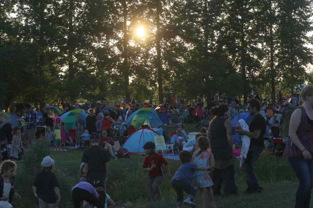 JOE BRYKSA / WINNIPEG FREE PRESS
The sun sets on the Winnipeg Folk Festival Friday night as crowds heat up for main stage performers.