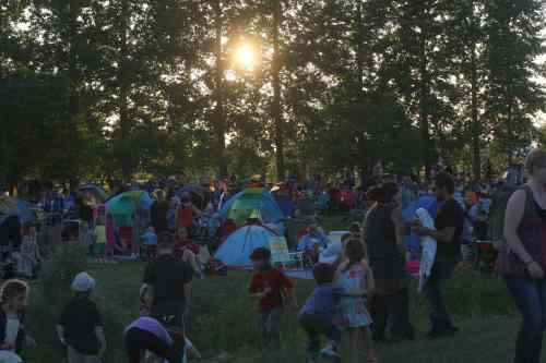 JOE BRYKSA / WINNIPEG FREE PRESS
The sun sets on the Winnipeg Folk Festival Friday night as crowds heat up for main stage performers.