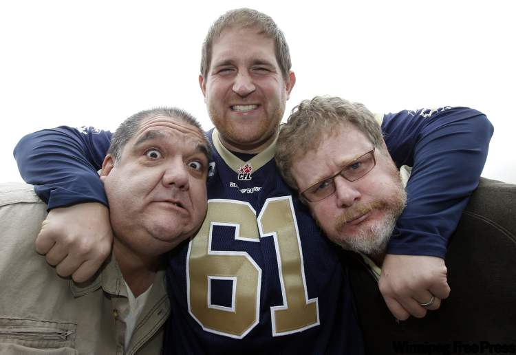 TREVOR HAGAN / WINNIPEG FREE PRESS
Hal Anderson of CJOB (from left), Luke Fritz of the Bombers and Doug Speirs. Fritz was one of two finalists in the Pepsi Refresh Project, competing against Rob Bagg of the 'Riders for a $50,000 grant towards a charity.