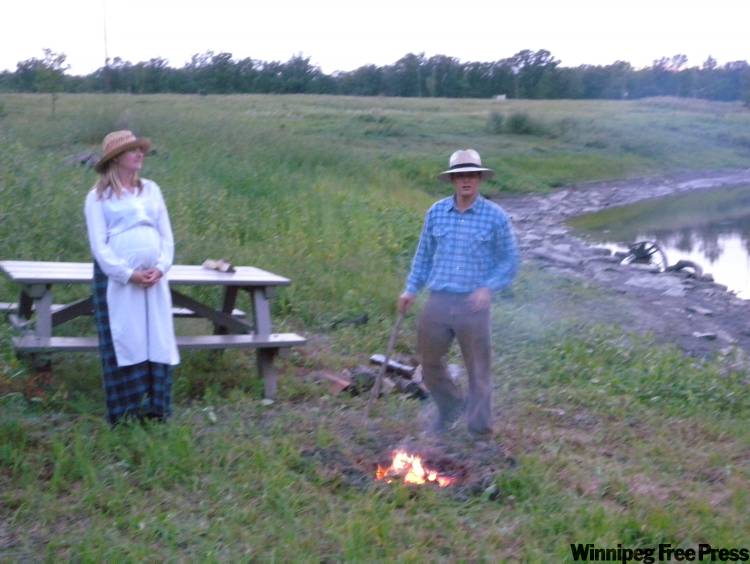 Neil Babaluk for the Winnipeg Free Press
Renelle Allard-Parent and Miguel Parent portray Métis settlers during the Ghost Hike.