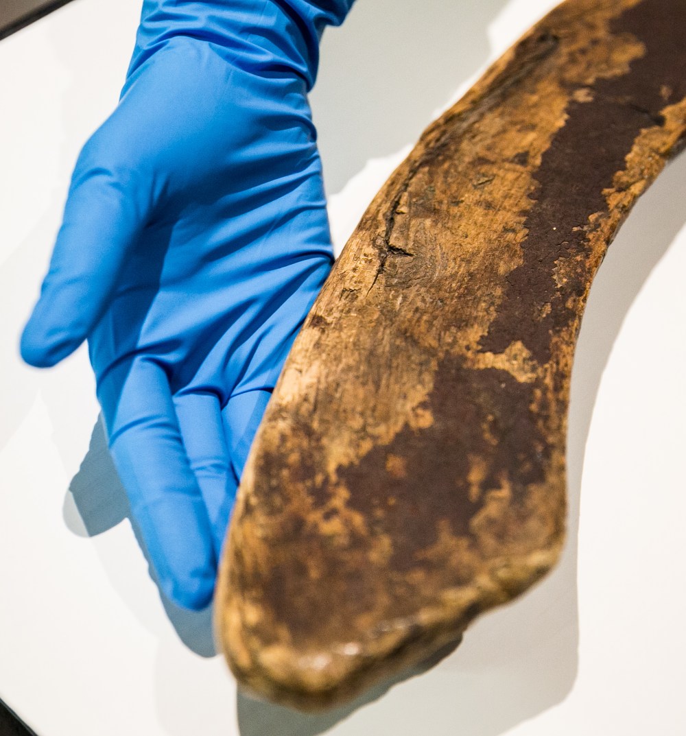 Look with your eyes, not your hands, at this 300K hockey stick