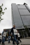 TREVOR HAGAN / WINNIPEG FREE PRESS 
Striking Manitoba Hydro outside the Crown corporation's new headquarters in Winnipeg.