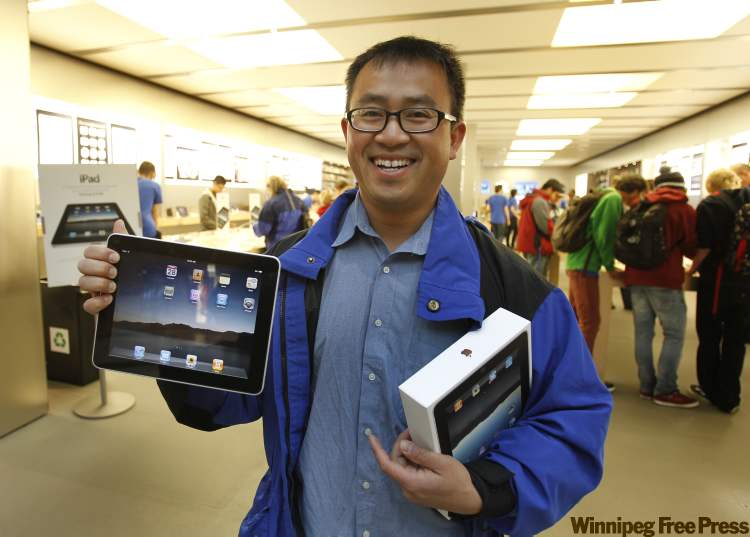 Winnipeg techies line up for first taste of Apple iPad Winnipeg Free