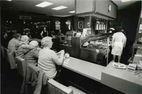 C. Kelekis Restaurant and its patrons in 1989. (Wayne Glowacki / Winnipeg Free Press files)