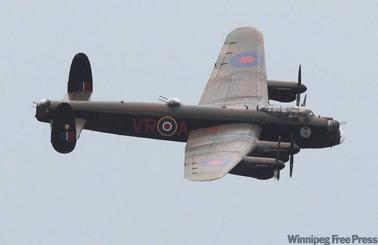 JOE.BRYKSA@FREEPRESS.MB.CA
The Lancaster bomber arrives in Winnipeg this morning.