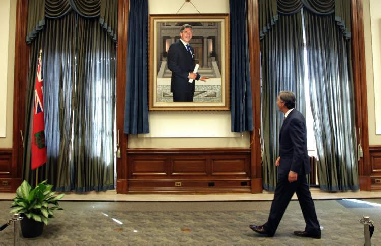 Doer sees his official portrait unveiled – Winnipeg Free Press
