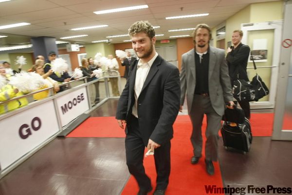 JOE.BRYKSA@FREEPRESS.MB.CA
The Manitoba Moose arrived home this morning to cheering fans at James A Richardson International airport. Cody Hodgson (front) and rest of the team walked past pom-pom carrying fans who also brought signs. The Moose beat Hershey Bears Tuesday night in the fifth game of the best-of-seven AHL championship series for the Calder Cup. The sixth game in the series will be played at the MTS Centre on Friday.