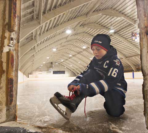 JOE BRYKSA / WINNIPEG FREE PRESS  Writer Randy Turner and photographer Joe Bryksa travel 1,200 km in one weekend to chronicle life in 10 rural rinks.