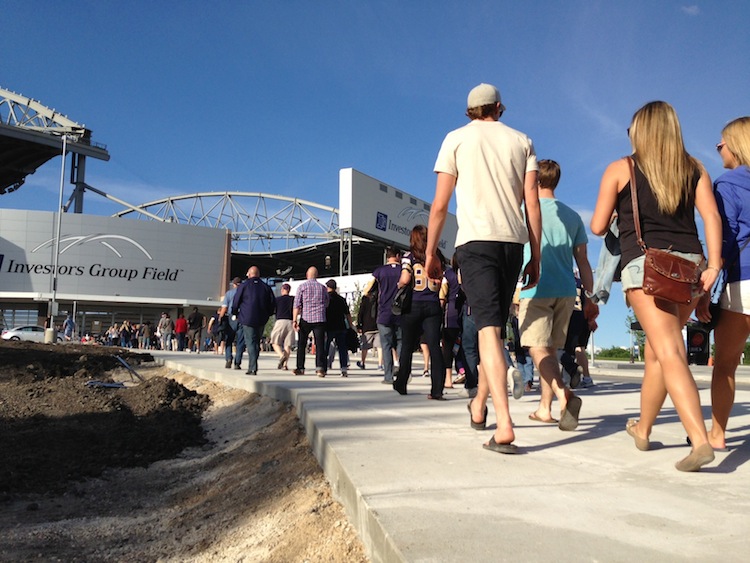 Ruth Bonneville / Winnipeg Free Press
Fans make their way into Investors Group Stadium Tuesday night prior to the pre-season game against the Toronto Argonauts.