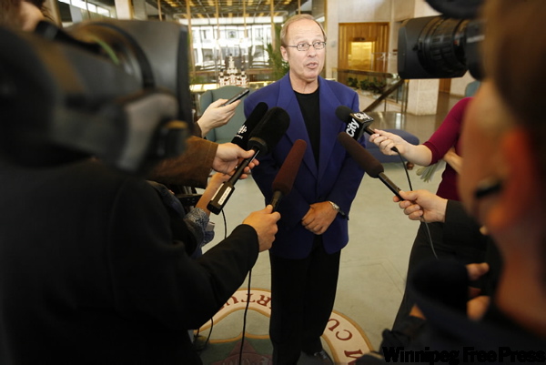 MIKE APORIUS / WINNIPEG FREE PRESS
Mayor Sam Katz says he hopes to begin search for new water-park builder in early June.