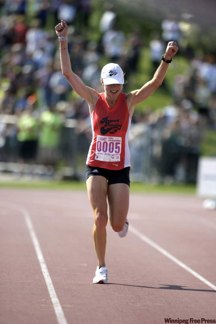 TREVOR HAGAN / WINNIPEG FREE PRESS
Cindy Sondag nears the finish line before winning her second-straight Manitoba Marathon.