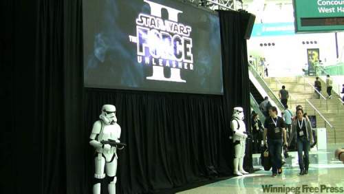 TYLER.WALSH@FREEPRESS.MB.CA
Two Stormtroopers from the Star Wars franchise stand guard near a giant HD screen showing the game trailer for Star Wars The Force Unleashed 2 at the Electronics Entertainment Expo in Los Angeles, Calif. on Wednesday, June 16, 2010.
