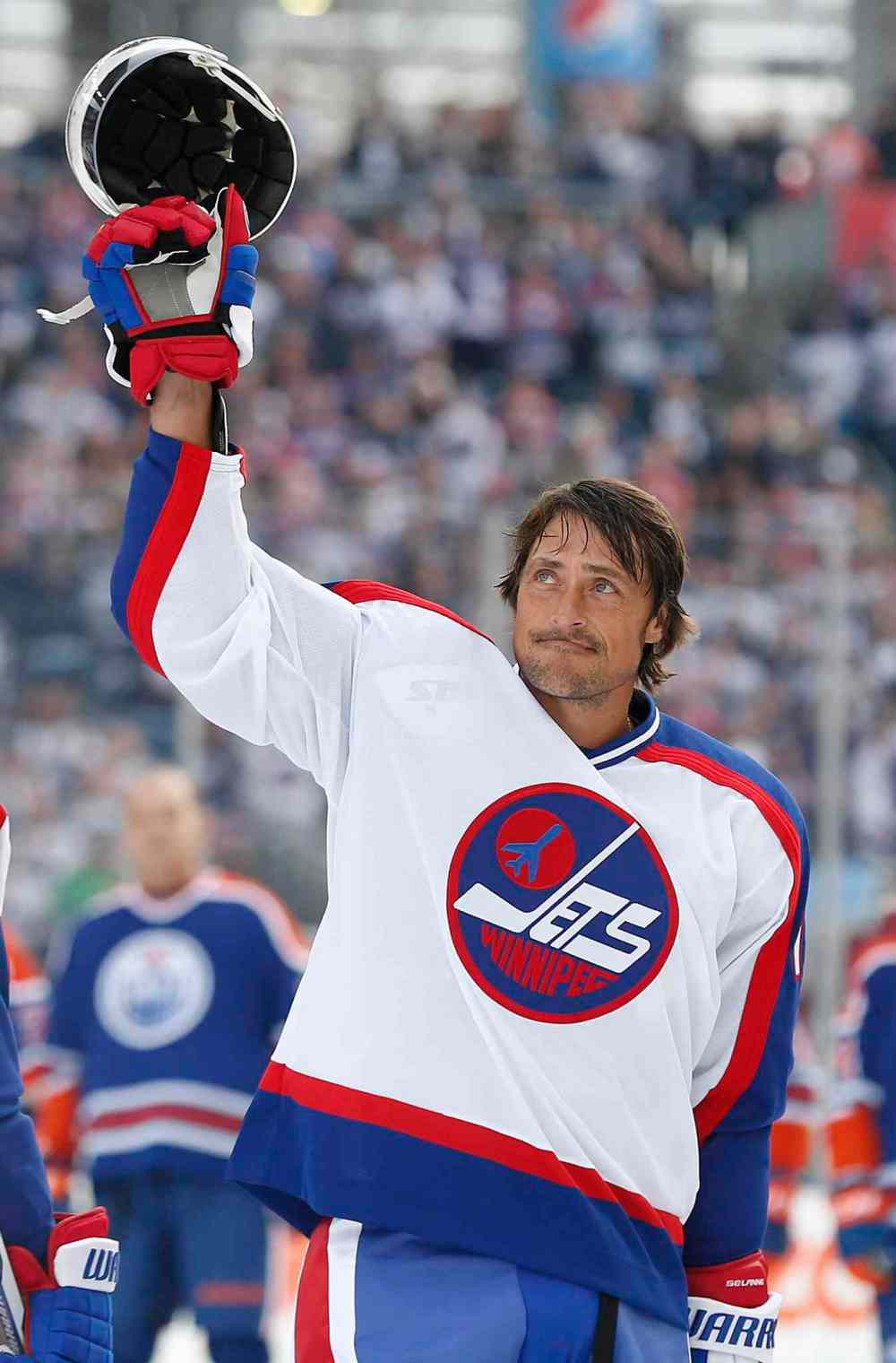 Former Winnipeg Jet Teemu Selanne (13) waves to the crowd at Investors Group Field prior to the first period of the NHL Heritage Classic Alumni game in Winnipeg on Saturday, October 22, 2016. (John Woods / The Canadian Press)