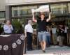 DAVID LIPNOWSKI / WINNIPEG FREE PRESS
Stanley Cup winner Jonathan Toews hoists the Stanley Cup at Winnipeg City Hall Sunday morning. The Chicago Blackhawks captain also had a lake named after him Sunday. Toews Lake is 150 kilometres north of Flin Flon.