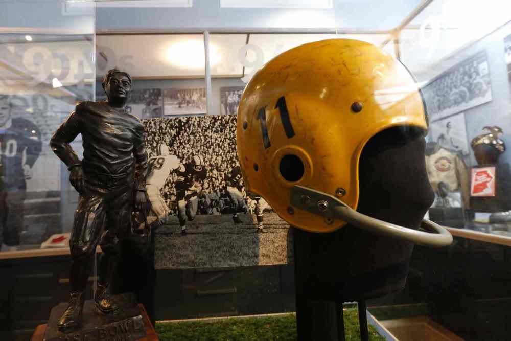 Wayne Glowacki / Winnipeg Free Press
The exhibit also includes former Bomber QB Ken Ploen's Rose Bowl Hall of Fame Trophy and helmet he wore in the Rose Bowl.