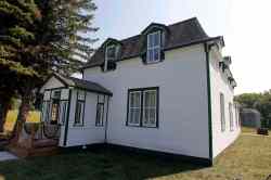 Nellie McClung once lived in this white house (Boris Minkevich / Winnipeg Free Press)