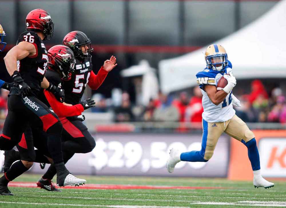 JEFF MCINTOSH / THE CANADIAN PRESS
Winnipeg Blue Bombers' Charles Nelson, right, is chased by Calgary Stampeders' during first half CFL West final football action in Calgary, Sunday, Nov. 18, 2018.