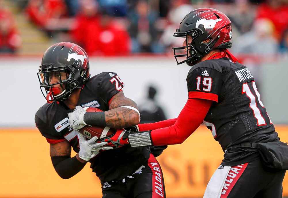 TODD KOROL / THE CANADIAN PRESS
Calgary Stampeders quarterback Bo Levi Mitchell, hands the ball off to Don Jackson, during first half CFL West final football action against the Winnipeg Blue Bombers, in Calgary, Sunday, Nov. 18, 2018.