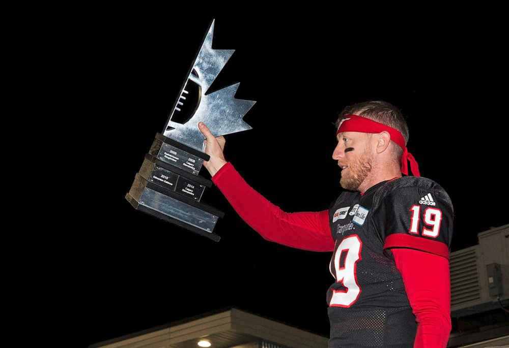 TODD KOROL / THE CANADIAN PRESS
Calgary Stampeders' quarterback Bo Levi Mitchell hoists the West Division Trophy after they defeated the Winnipeg Blue Bombers during the CFL West Final in Calgary, Sunday, Nov. 18, 2018.