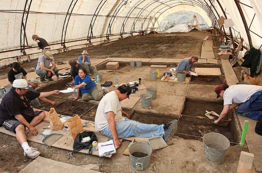 Nearly 600,000 mostly-Indigenous artifacts were recovered during a year-long dig at the museum site, but only two per cent of the land was investigated. (Ken Gigliotti / Winnipeg Free Press files)