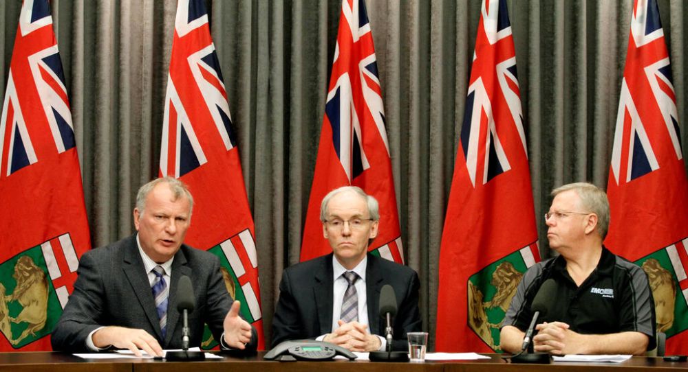 Winnipeg Free Press
Chuck Sanderson (from right) with former infrastructure minister Steve Ashton and Steve Topping of the Manitoba Water Stewardship during a press conference about the 2011 flood. (Sarah O. Swenson / Winnipeg Free Press files)