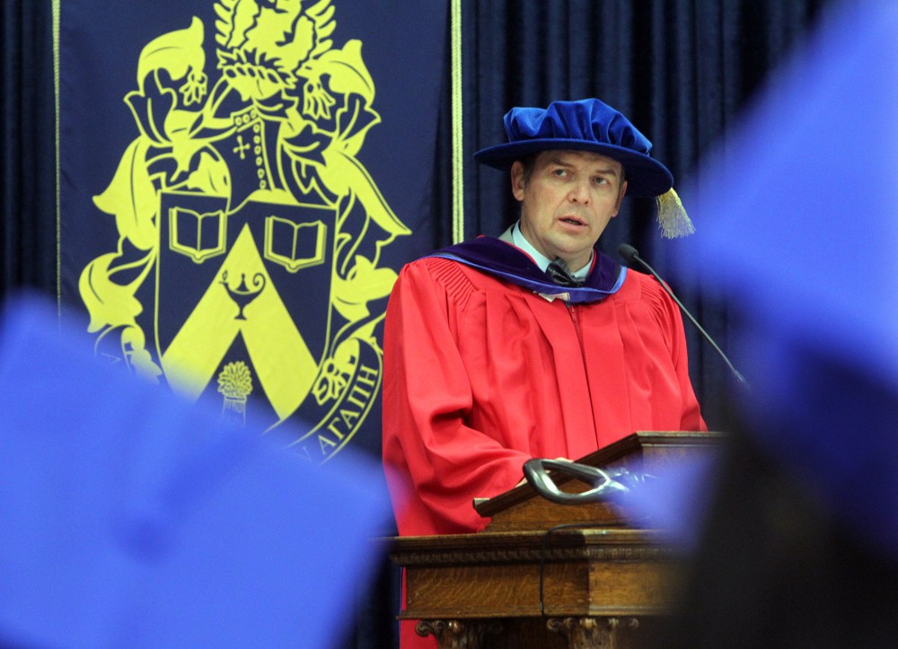 Colin Corneau/Brandon Sun
Theo Fleury, pictured during morning convocation exercises at Brandon University's Healthy Living Centre in 2015 where he received an honorary degree from the university. (Colin Corneau / Brandon Sun files)
