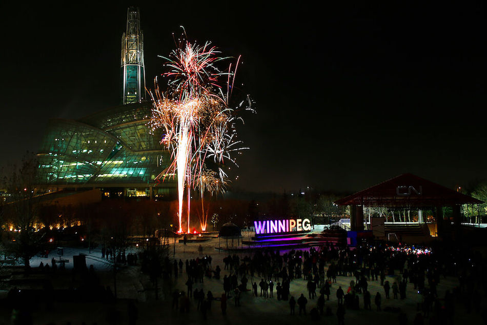 JOHN WOODS / WINNIPEG FREE PRESS
Winnipeggers out enjoying the festivities, activities and two fireworks shows at The Forks in Winnipeg on Dec. 31, 2019. (John Woods / Winnipeg Free Press files)