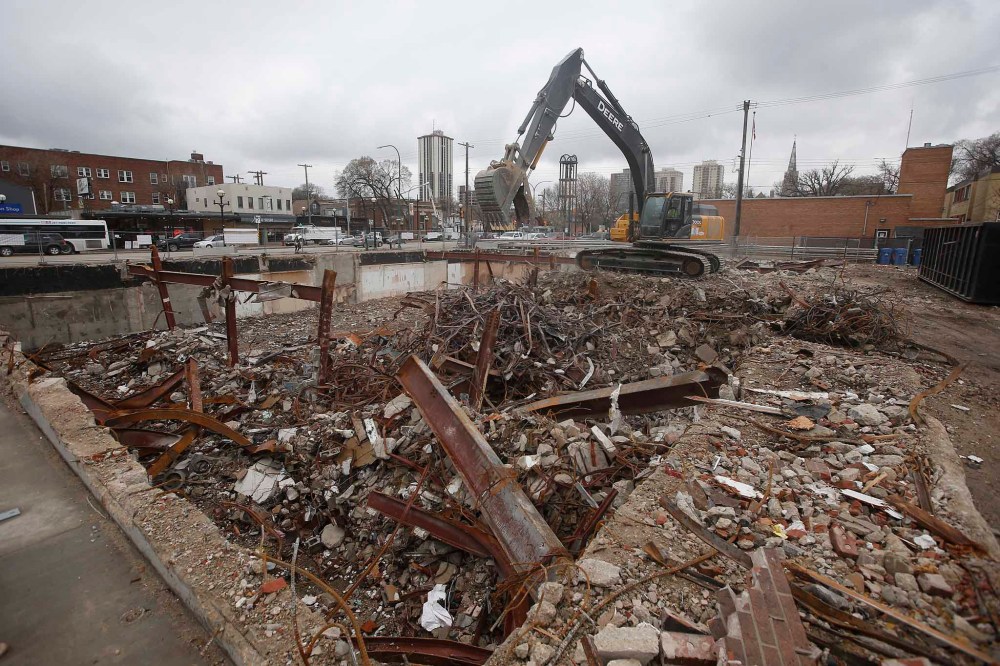 JOHN WOODS / FREE PRESS FILES
The old Osborne Village Inn's deteriorating bulk sat vacant for years and was better off being razed.