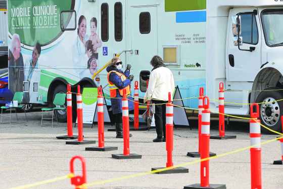 JOHN WOODS / WINNIPEG FREE PRESSThe COVID-19 mobile testing centre, currently located at Portage and Erin. (John Woods / Winnipeg Free Press)