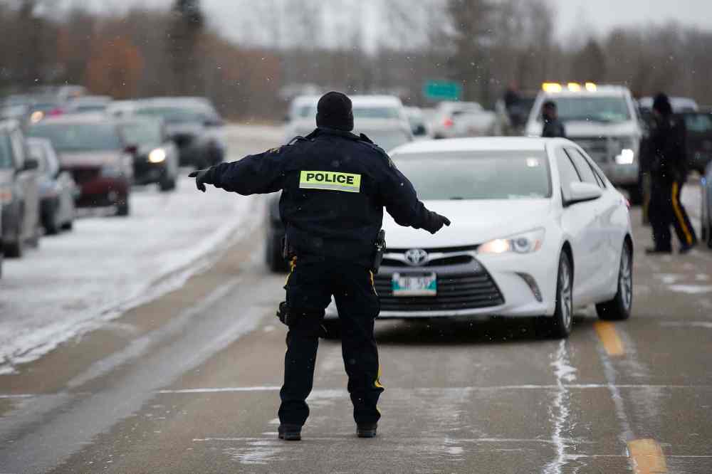JOHN WOODS / WINNIPEG FREE PRESS
RCMP officers and Manitoba Justice officials blocked the entrance to Church of God Restoration, located about 15 kilometres south of Steinbach, to enforce Manitoba's COVID-19 public health restrictions. (John Woods / Winnipeg Free Press)