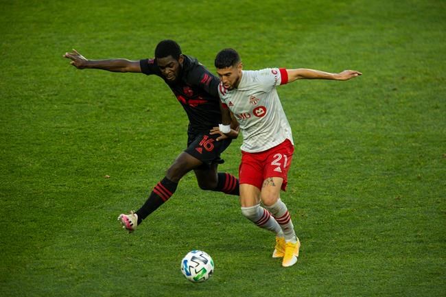 New York Red Bulls midfielder Dru Yearwood, left, fights for the ball against Toronto FC midfielder Jonathan Osorio during an MLS soccer match in Harrison, N.J., on November 8, 2020. THE CANADIAN PRESS/AP, Eduardo Munoz Alvarez